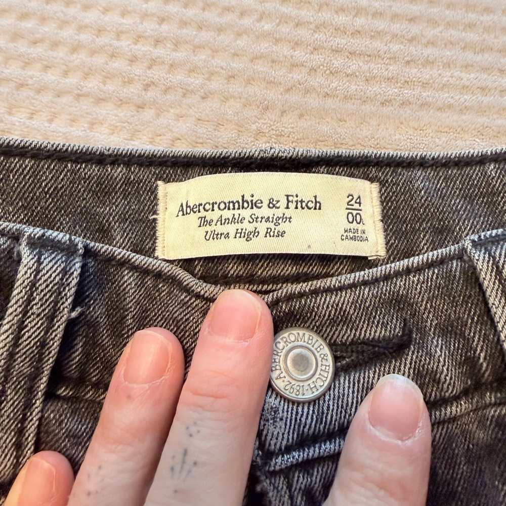 Abercrombie & Fitch Ultra High Rise Ankle Straight Jeans - Gray size 24 - Picture 4 of 6